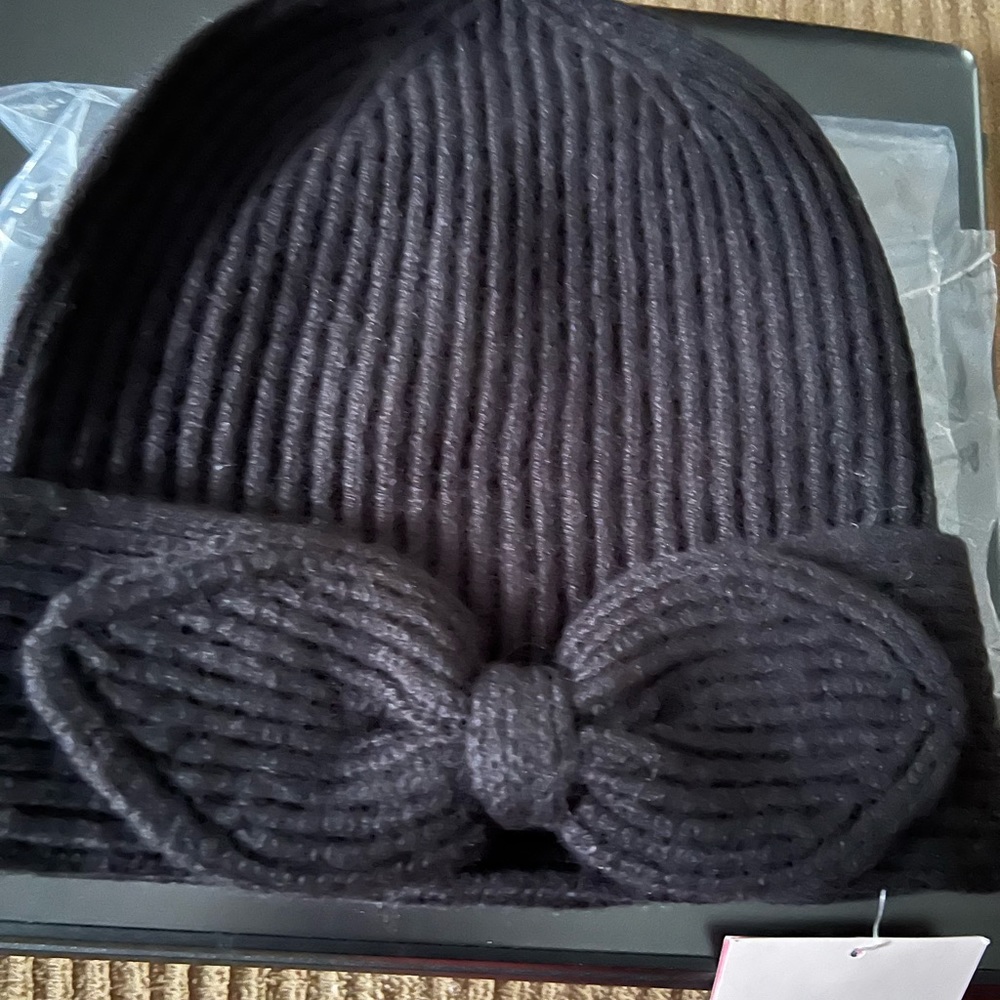 Kate Spade New York pointy bow beanie nwt - Picture 2 of 3